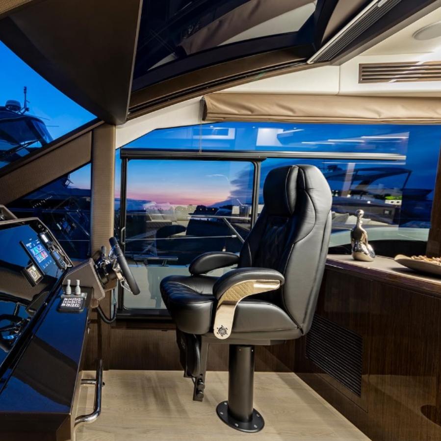 338 Infinity Automatic Helm Seat P 338 Infinity Elegance - Marina Deniz Araçları